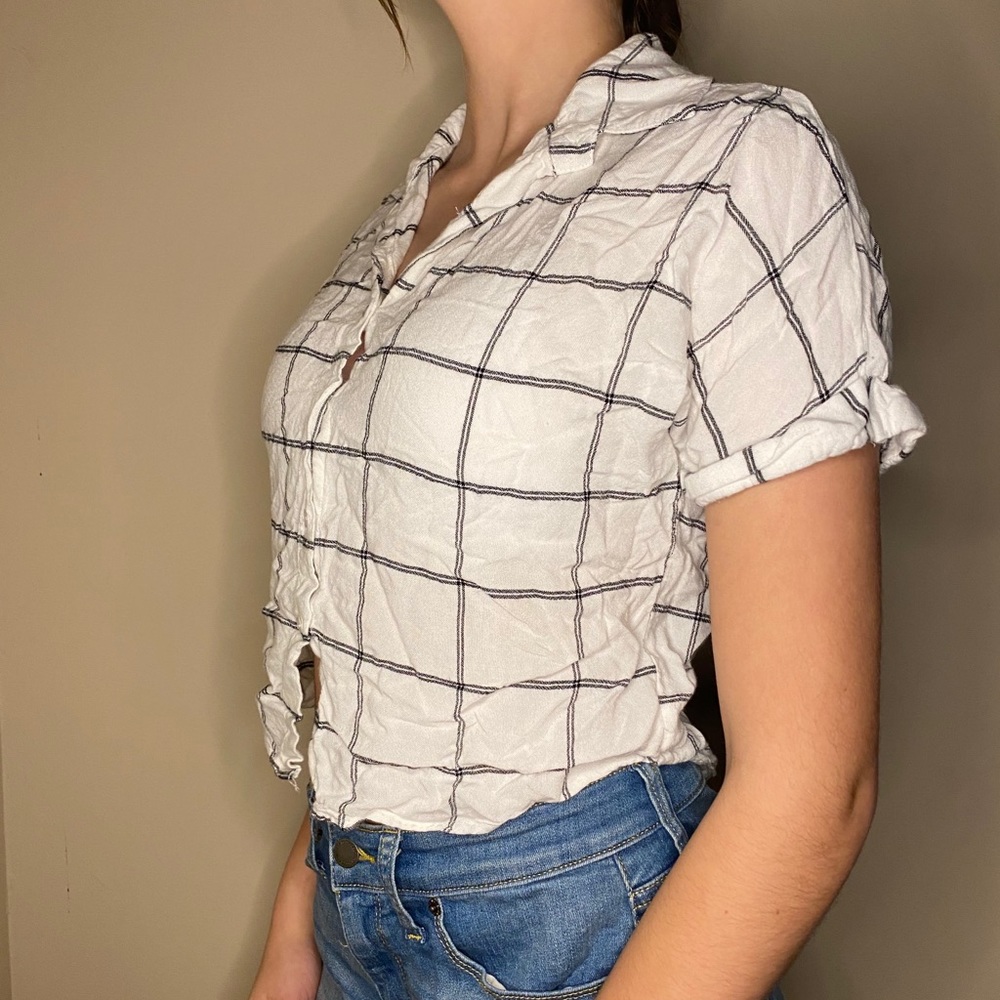 Cute light weight black and white top